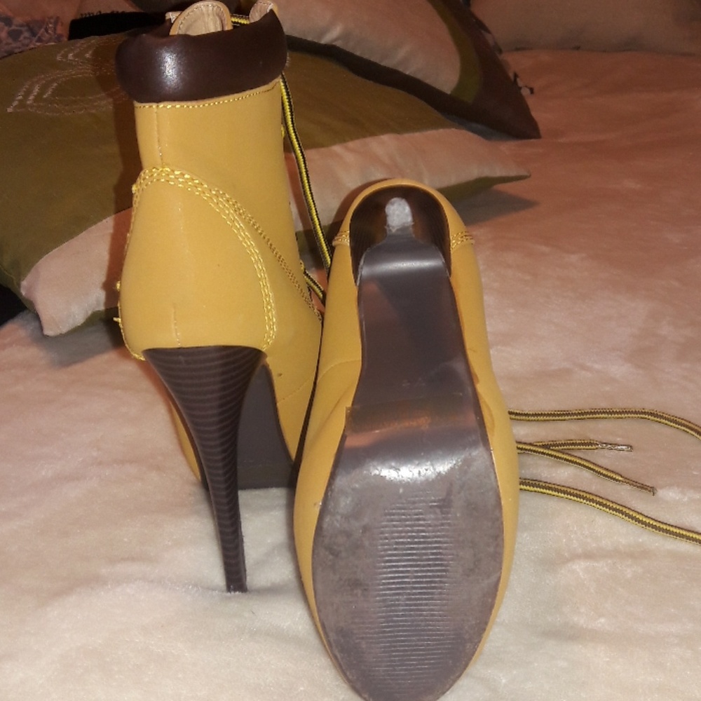 Shoes - Picture 2 of 2